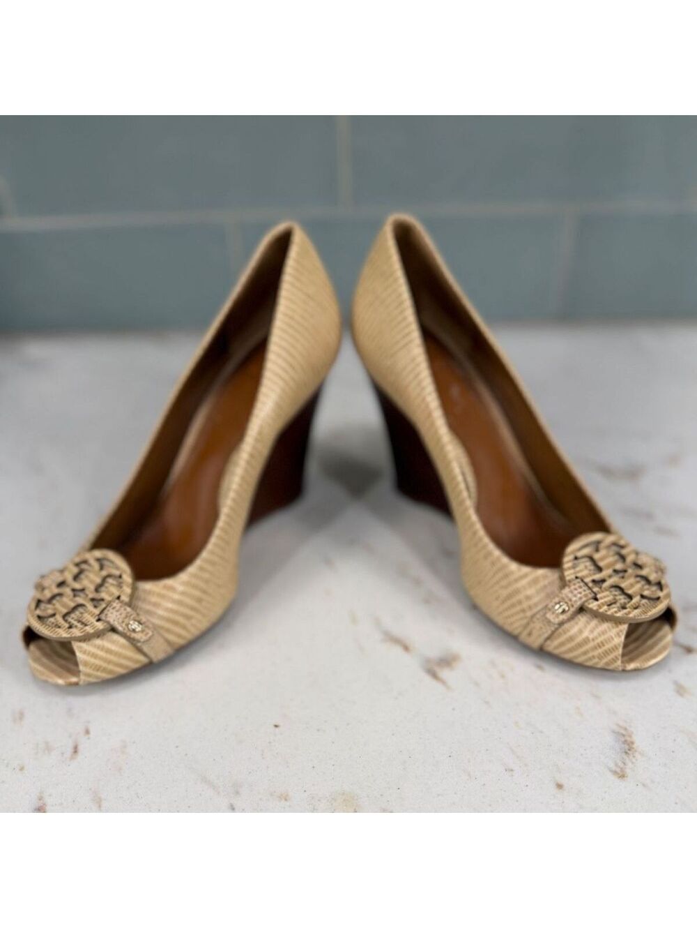 Tory Burch Women's Julianne Lizard-Embossed Peep-Toe Wedge Pumps Beige Sz 8.5